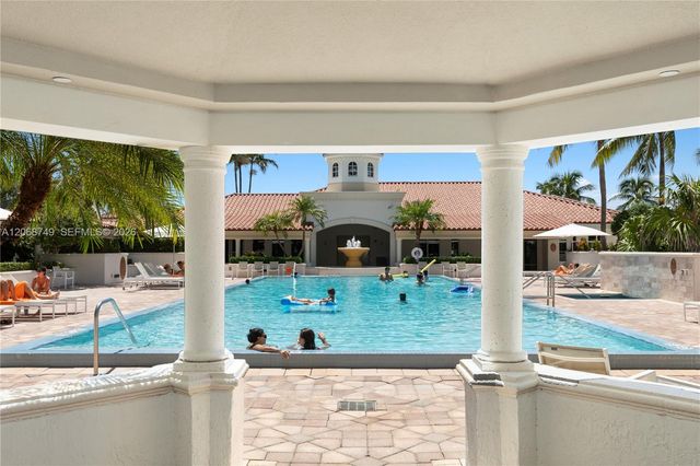19900 E Country Club Drive 104, Aventura, FL 33180