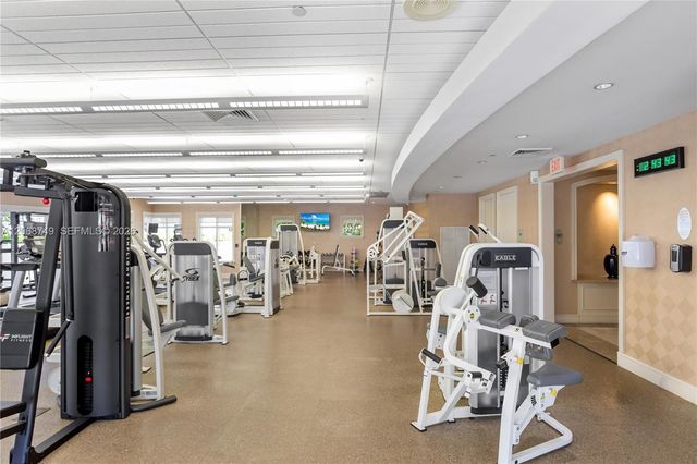 19900 E Country Club Drive 104, Aventura, FL 33180
