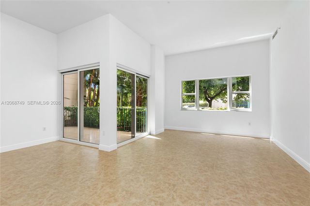 19900 E Country Club Drive 104, Aventura, FL 33180