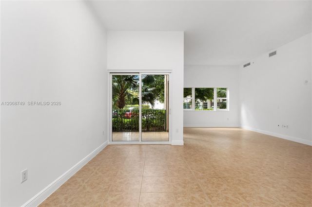 19900 E Country Club Drive 104, Aventura, FL 33180