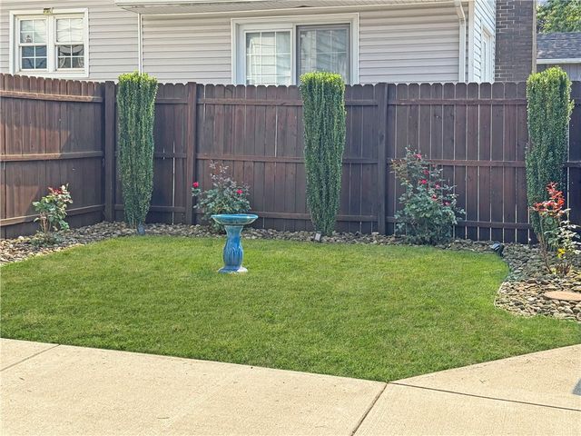 411 W Clayton St, New Castle, PA 16102