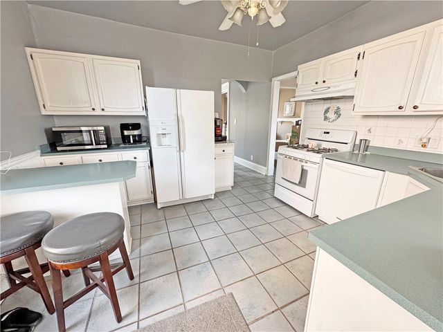 411 W Clayton St, New Castle, PA 16102