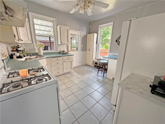 411 W Clayton St, New Castle, PA 16102