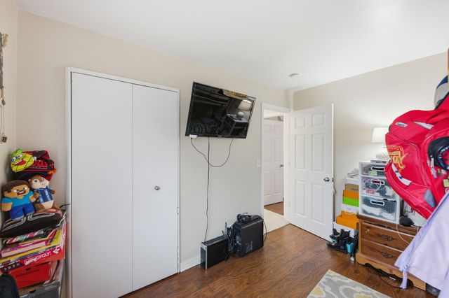 1543 Mckool Avenue, Streamwood, IL 60107