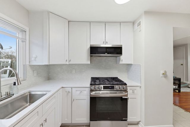 1543 Mckool Avenue, Streamwood, IL 60107