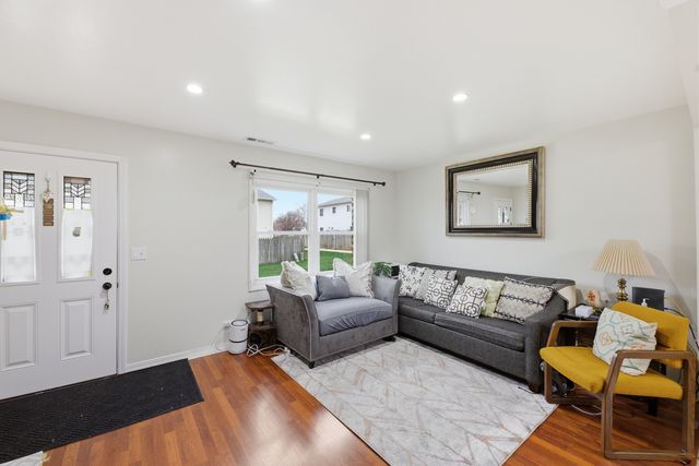 1543 Mckool Avenue, Streamwood, IL 60107