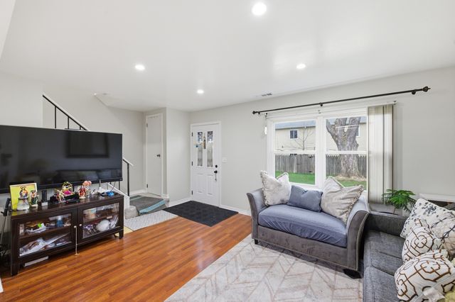 1543 Mckool Avenue, Streamwood, IL 60107