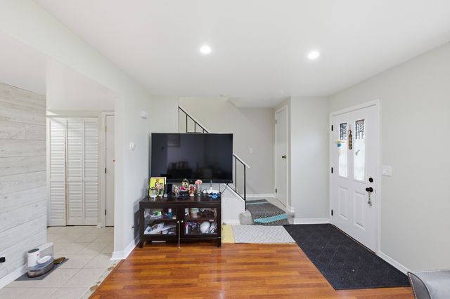 1543 Mckool Avenue, Streamwood, IL 60107