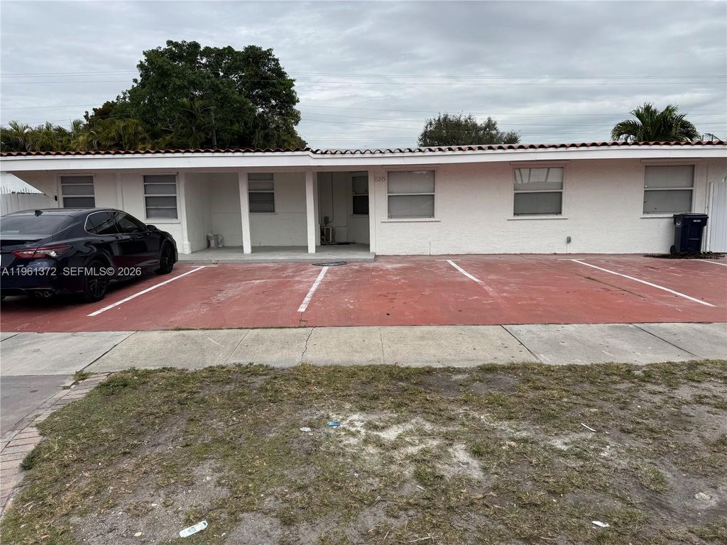 10245 SW 37th Ter, Miami, FL 33165