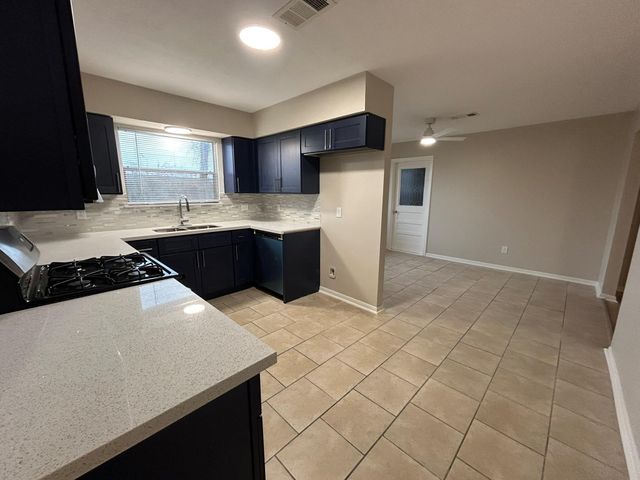 12414 Ledger Lane, Houston, TX 77015