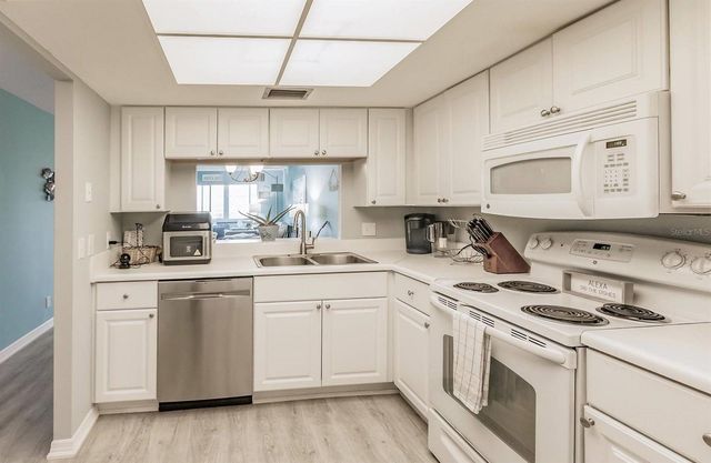 1255 E PEPPERTREE DRIVE 501, Sarasota, FL 34242