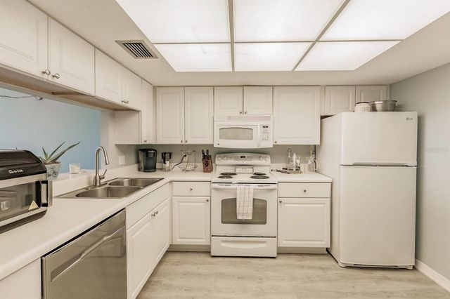 1255 E PEPPERTREE DRIVE 501, Sarasota, FL 34242