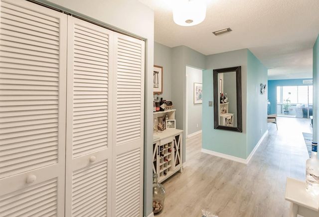 1255 E PEPPERTREE DRIVE 501, Sarasota, FL 34242