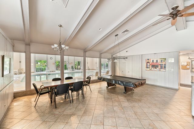 4050 Dundee Road 205, Northbrook, IL 60062