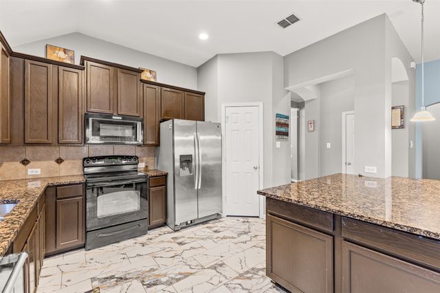 321 Deaton Drive, Fate, TX 75087