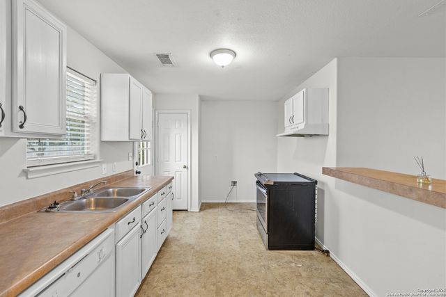 3328 State Highway 173, Hondo, TX 78861