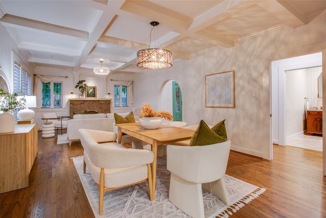 1033 Cedar Hill Avenue, Dallas, TX 75208