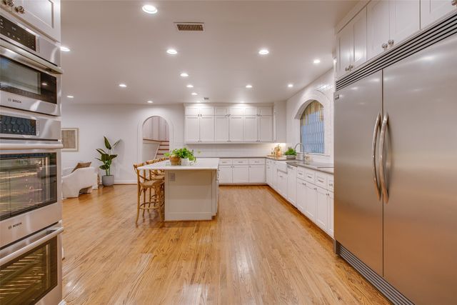 1033 Cedar Hill Avenue, Dallas, TX 75208