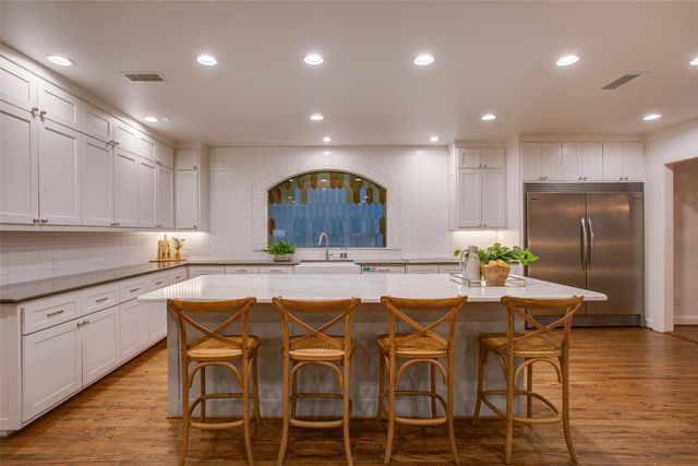 1033 Cedar Hill Avenue, Dallas, TX 75208