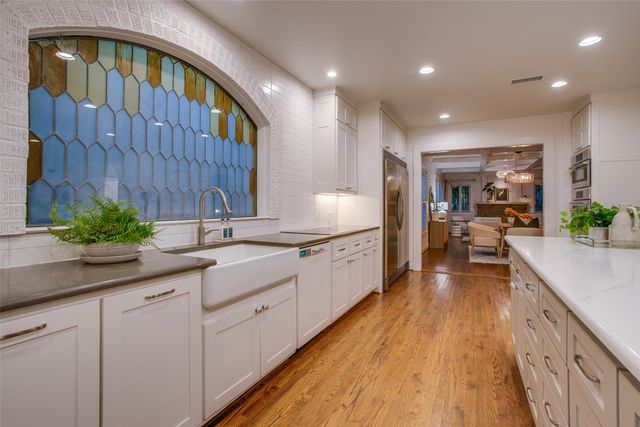 1033 Cedar Hill Avenue, Dallas, TX 75208