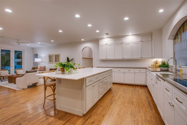 1033 Cedar Hill Avenue, Dallas, TX 75208