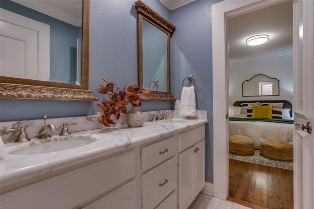 1033 Cedar Hill Avenue, Dallas, TX 75208