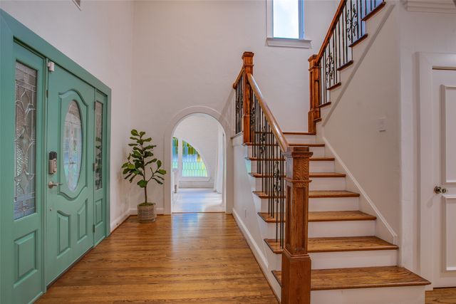 1033 Cedar Hill Avenue, Dallas, TX 75208