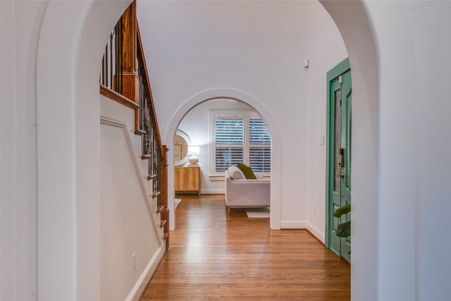 1033 Cedar Hill Avenue, Dallas, TX 75208