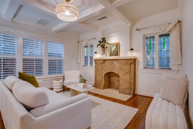 1033 Cedar Hill Avenue, Dallas, TX 75208