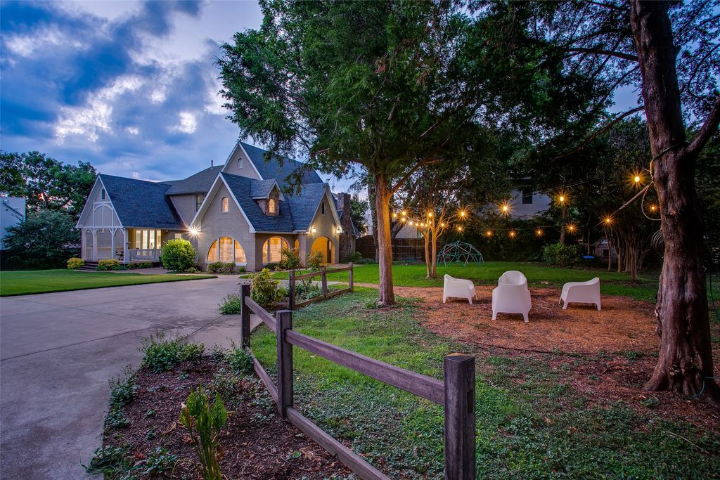 1033 Cedar Hill Avenue, Dallas, TX 75208