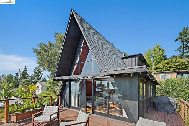 1357 Glendale Ave, Berkeley, CA 94708