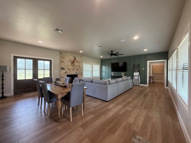 112 Independence Lane, Ingram, TX 78025