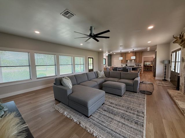 112 Independence Lane, Ingram, TX 78025