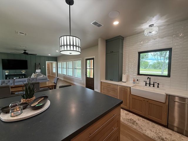 112 Independence Lane, Ingram, TX 78025