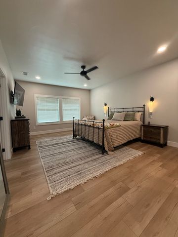 112 Independence Lane, Ingram, TX 78025