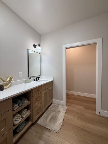 112 Independence Lane, Ingram, TX 78025