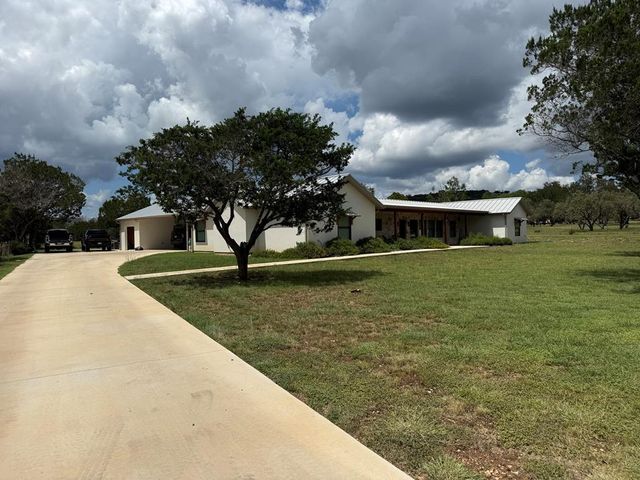 112 Independence Lane, Ingram, TX 78025