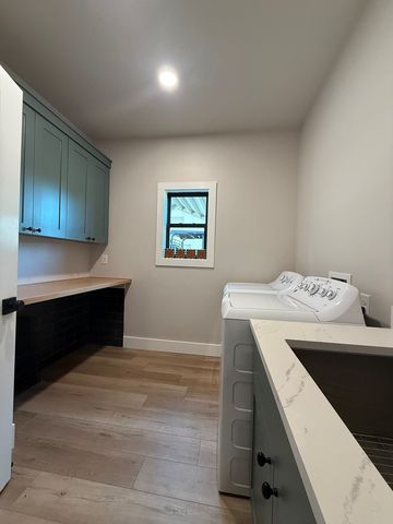 112 Independence Lane, Ingram, TX 78025