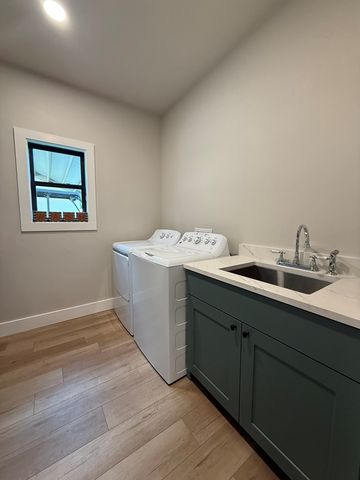 112 Independence Lane, Ingram, TX 78025