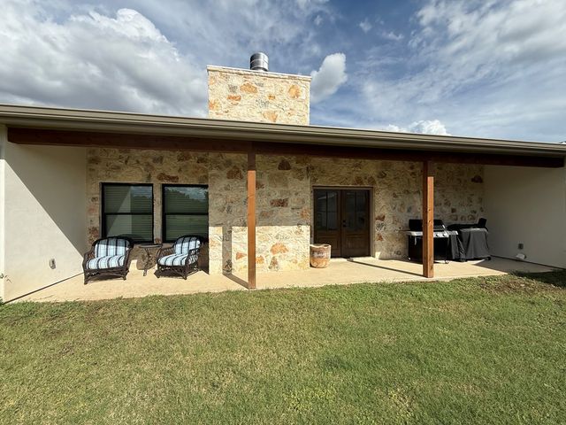 112 Independence Lane, Ingram, TX 78025
