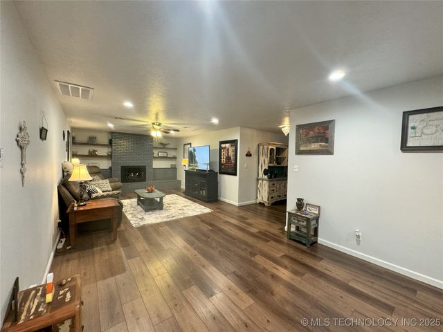 1335 N McFarland Place, Claremore, OK 74017