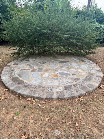 1335 N McFarland Place, Claremore, OK 74017