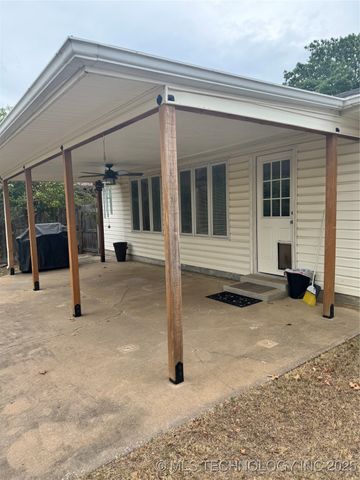 1335 N McFarland Place, Claremore, OK 74017