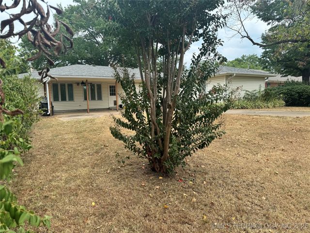 1335 N McFarland Place, Claremore, OK 74017