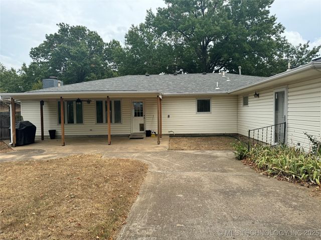 1335 N McFarland Place, Claremore, OK 74017