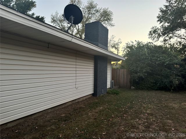 1335 N McFarland Place, Claremore, OK 74017