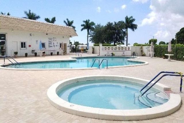 1116 Lake Terrace 207 G, Boynton Beach, FL 33426