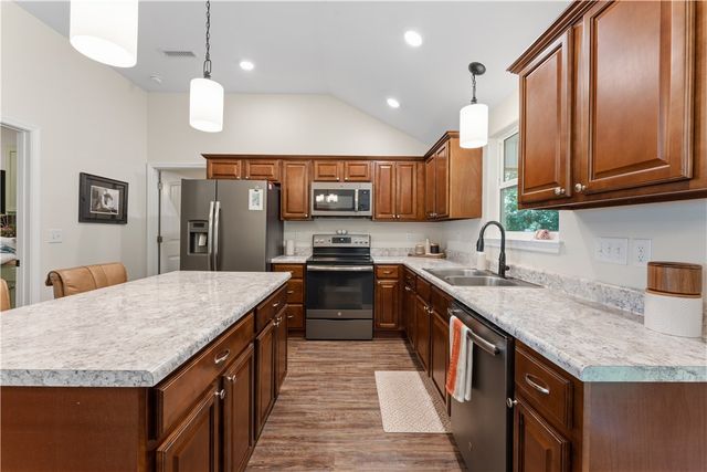 9 Hebrides Drive, Bella Vista, AR 72715