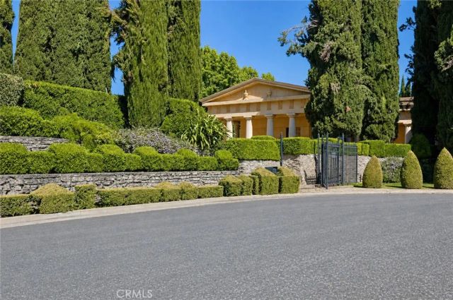 2021 W, Merced, CA 95340