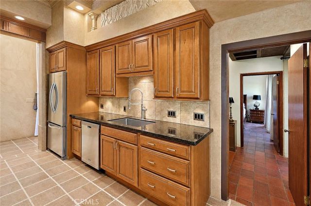 2021 W, Merced, CA 95340